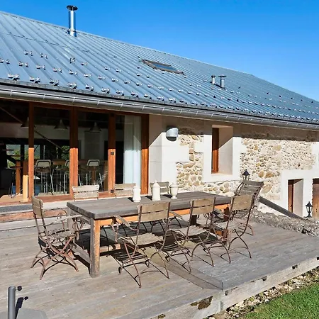 Du Chateau Des Girards